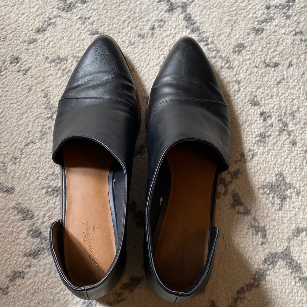 Universal Thread Side Cut Out Flats